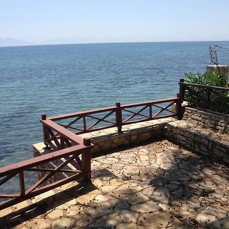 Nelly By The Sea Νέα Κορώνη