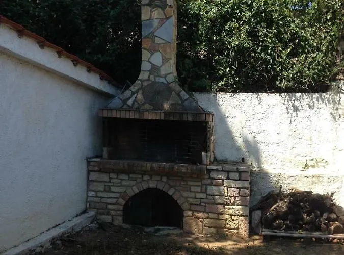 Nelly By The Sea * Nea Koroni